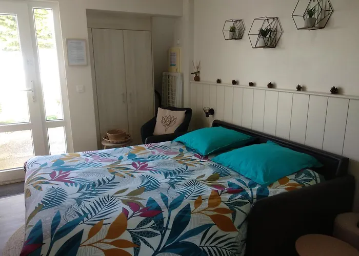 Charmant logement vue mer avec chambre et terrasse