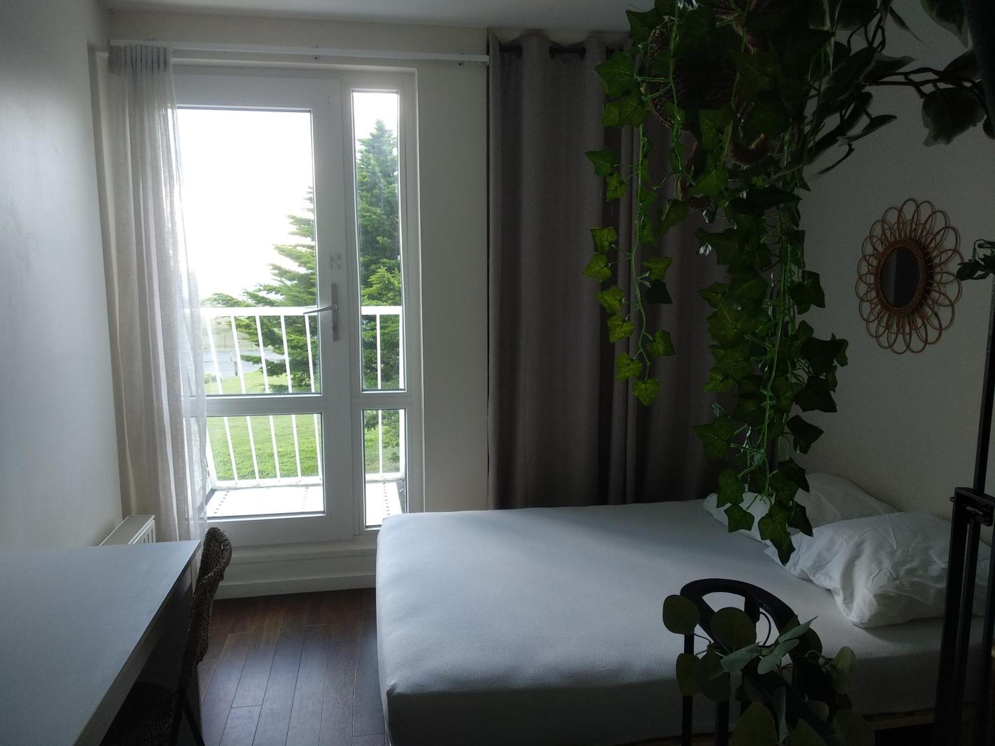 Charmant logement vue mer avec chambre et terrasse
