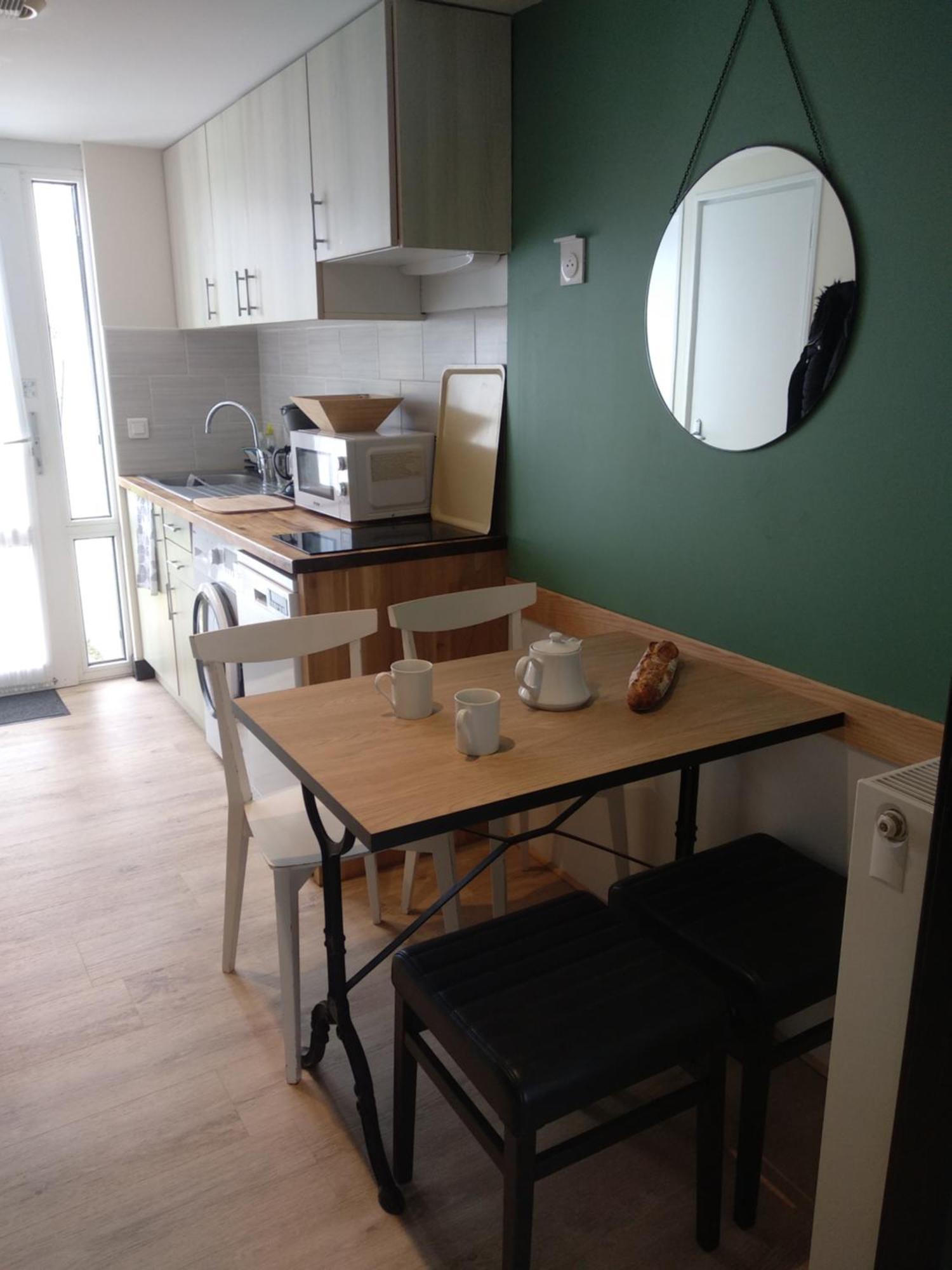 Charmant logement vue mer avec chambre et terrasse Appartement